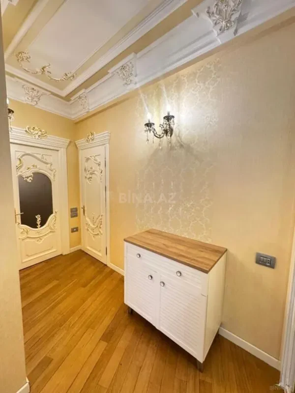 Kirayə verilir 4 otaqlı mənzil 210 m²