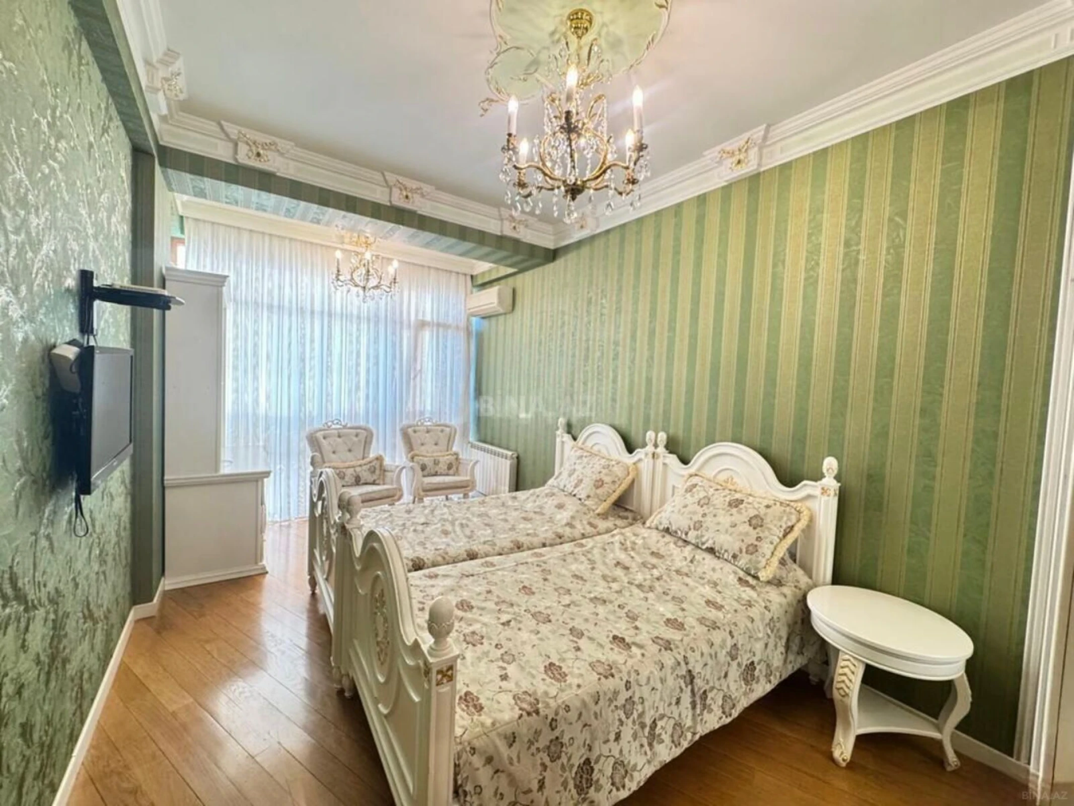 Kirayə verilir 4 otaqlı mənzil 210 m²