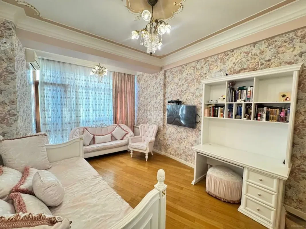 Kirayə verilir 4 otaqlı mənzil 210 m²