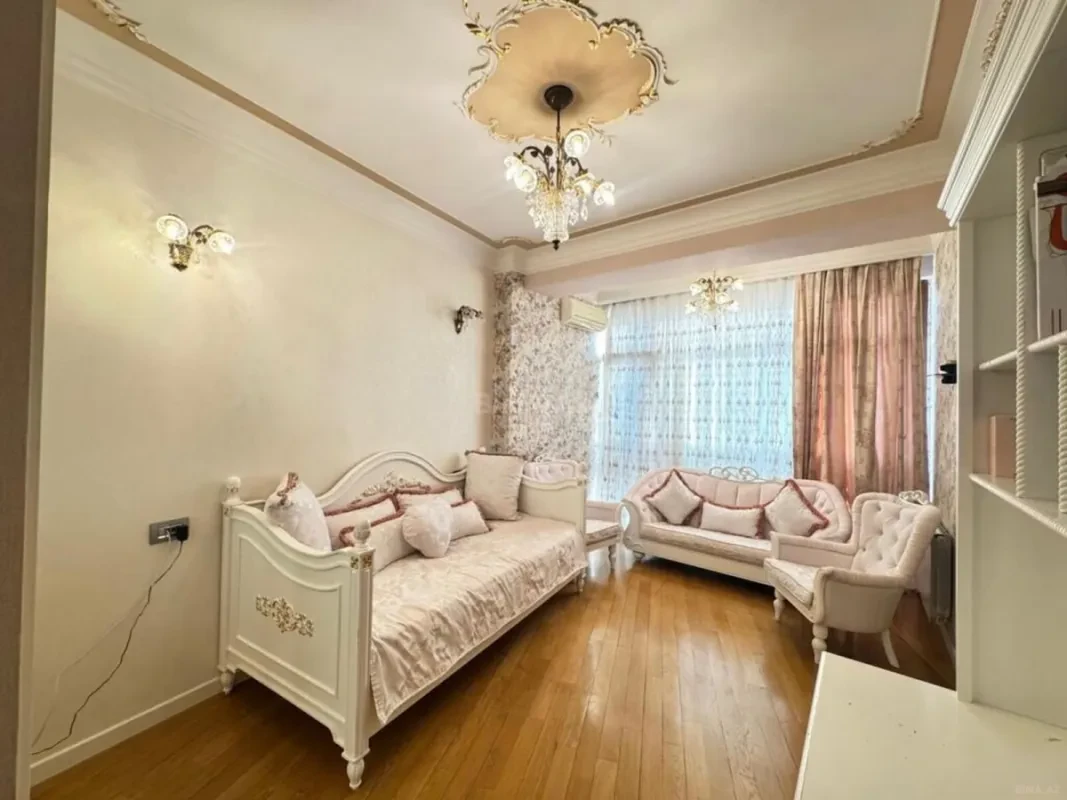 Kirayə verilir 4 otaqlı mənzil 210 m²