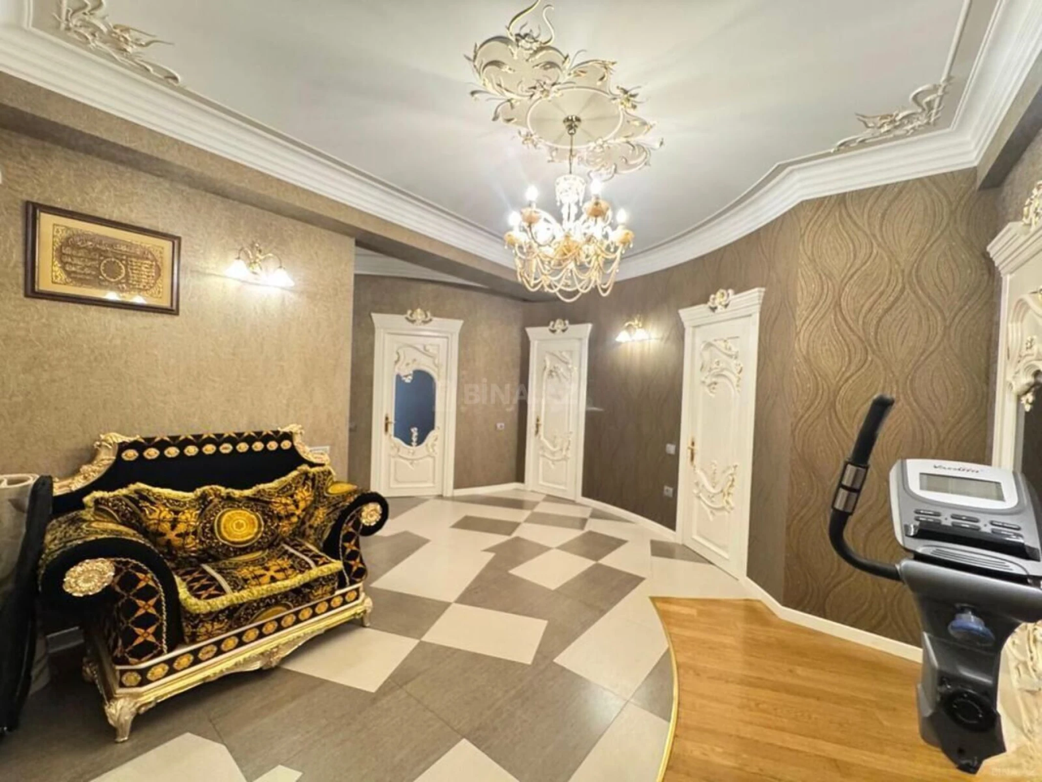 Kirayə verilir 4 otaqlı mənzil 210 m²