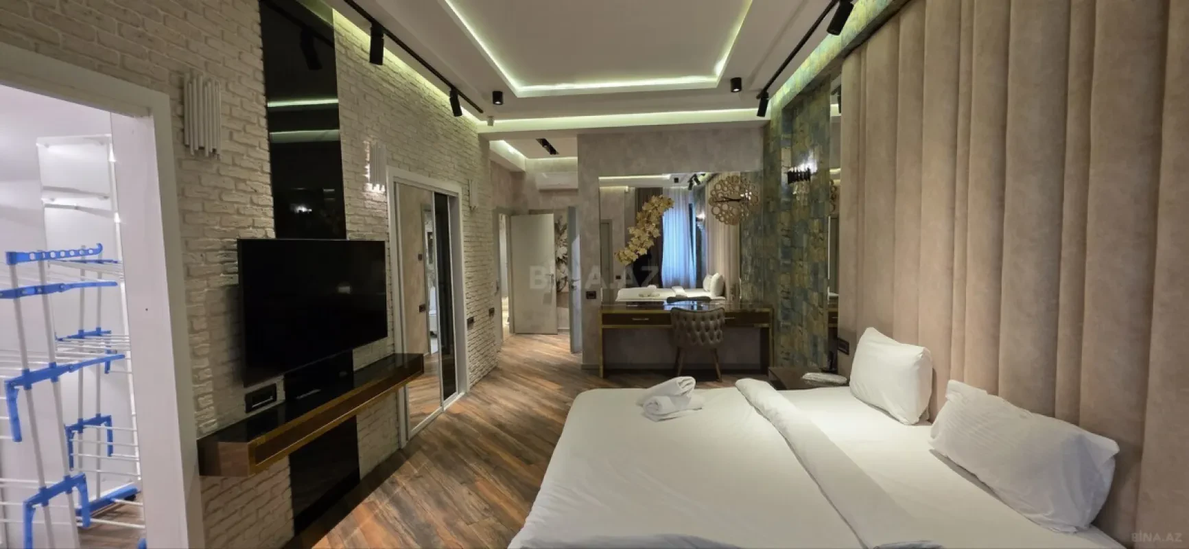 Satılır 5 otaqlı mənzil 250 m²