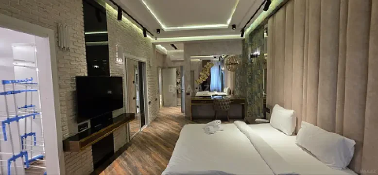 Satılır 5 otaqlı mənzil 250 m²