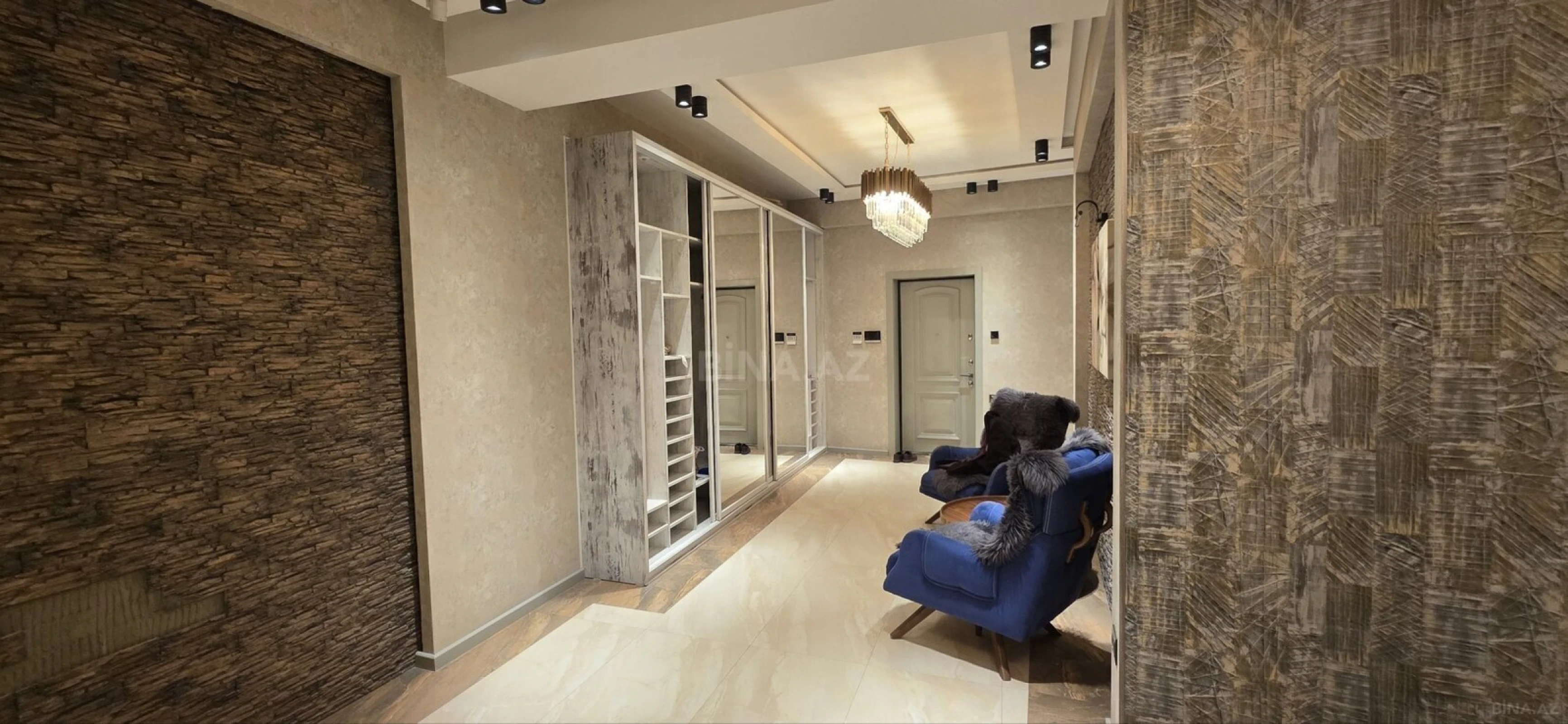 Satılır 5 otaqlı mənzil 250 m²