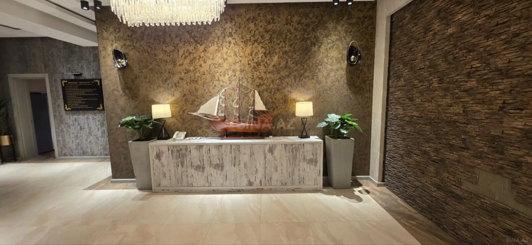 Satılır 5 otaqlı mənzil 250 m²