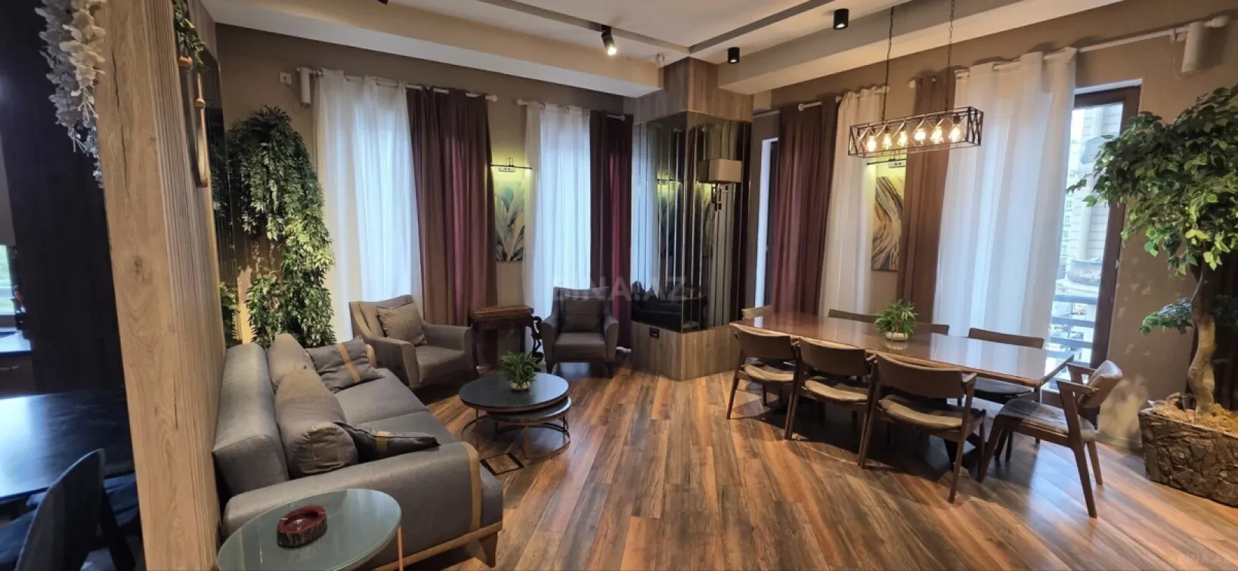 Satılır 5 otaqlı mənzil 250 m²