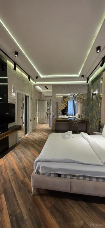 Satılır 5 otaqlı mənzil 250 m²