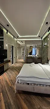 Satılır 5 otaqlı mənzil 250 m²