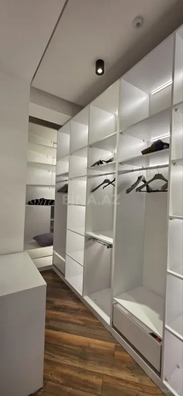 Satılır 5 otaqlı mənzil 250 m²