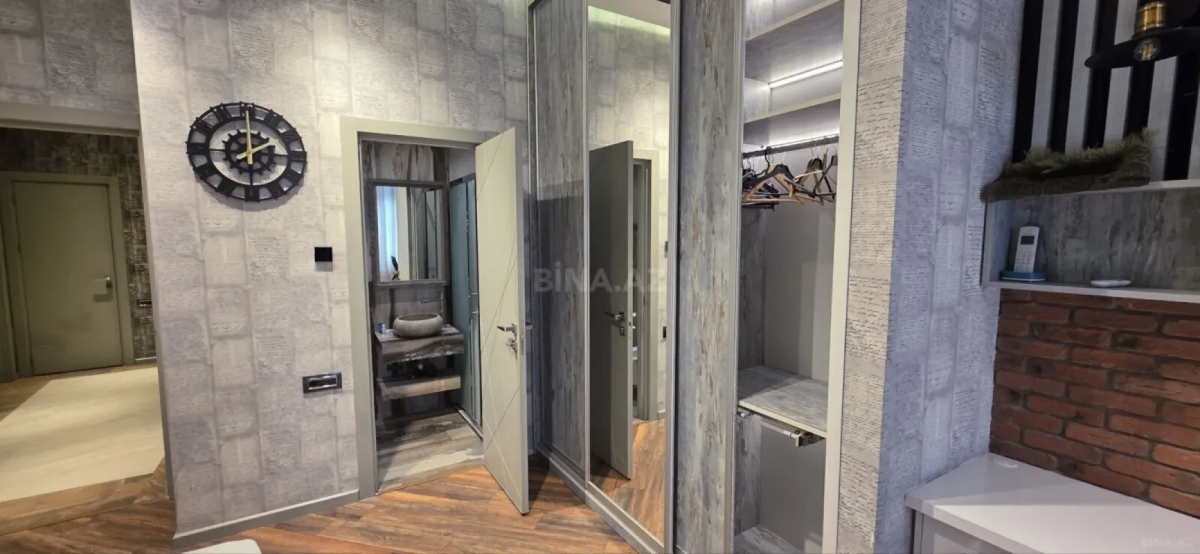 Satılır 5 otaqlı mənzil 250 m²
