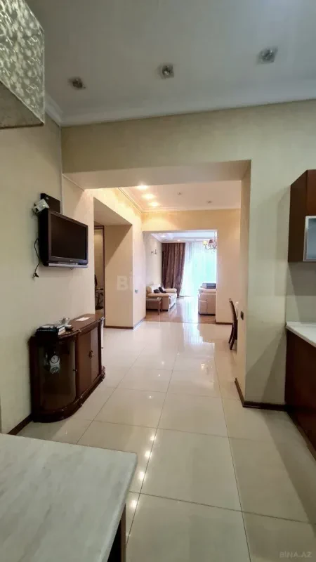 Kirayə verilir 3 otaqlı mənzil 185 m²
