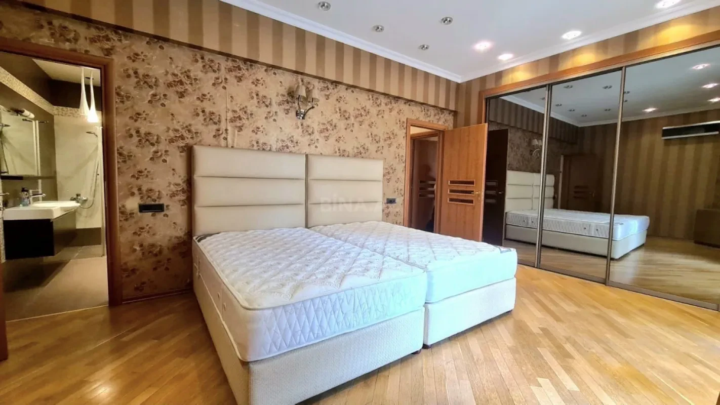 Kirayə verilir 3 otaqlı mənzil 185 m²