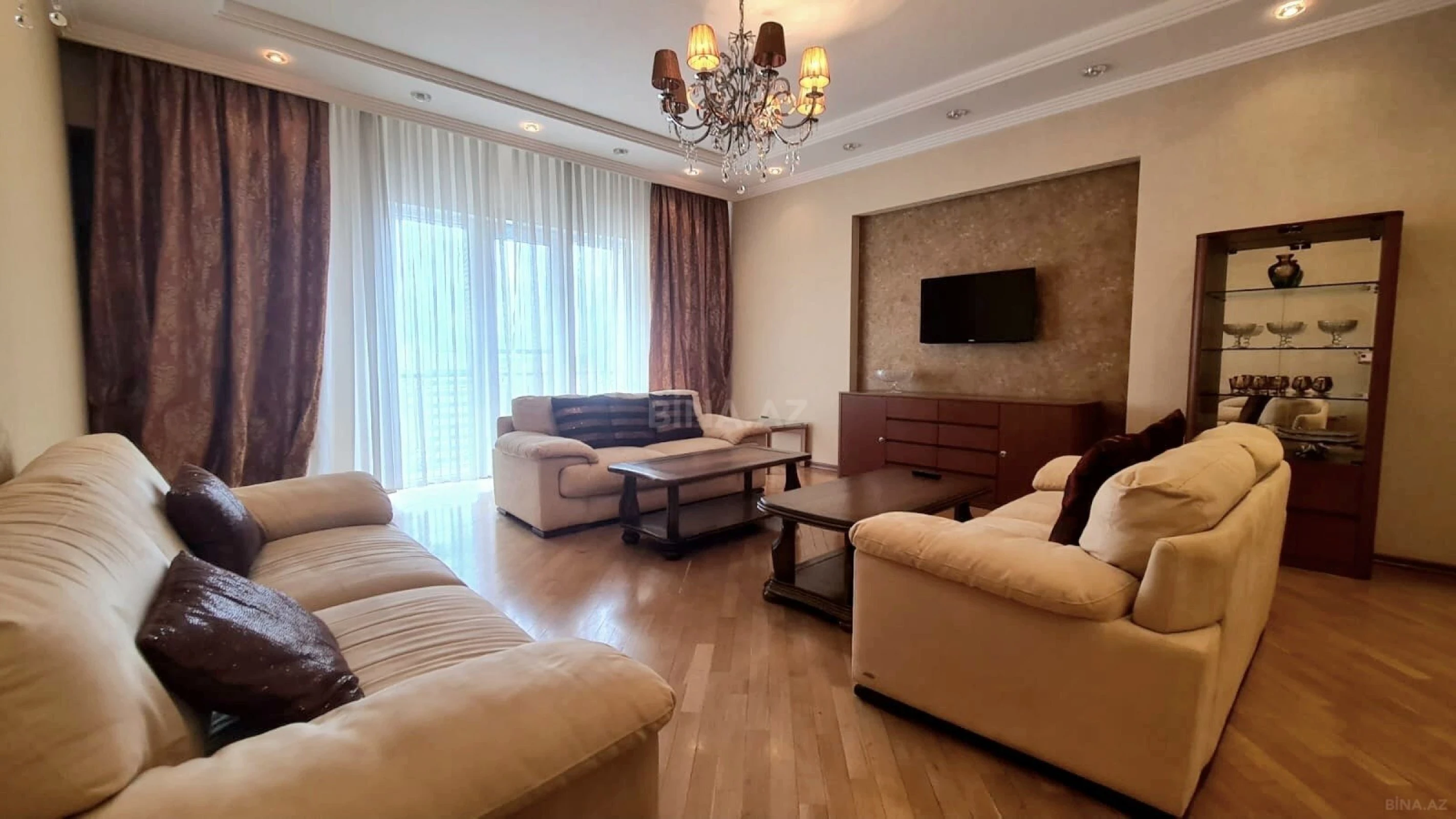 Kirayə verilir 3 otaqlı mənzil 185 m²