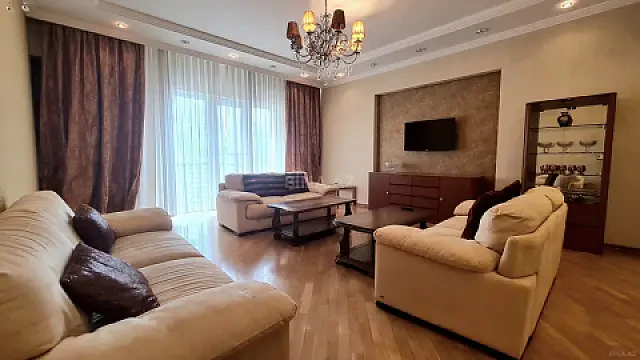 Kirayə verilir 3 otaqlı mənzil 185 m²