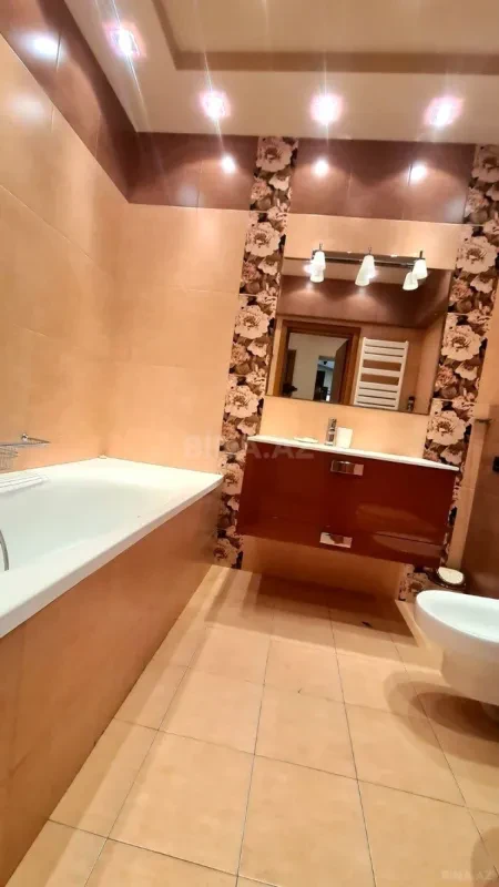 Kirayə verilir 3 otaqlı mənzil 185 m²