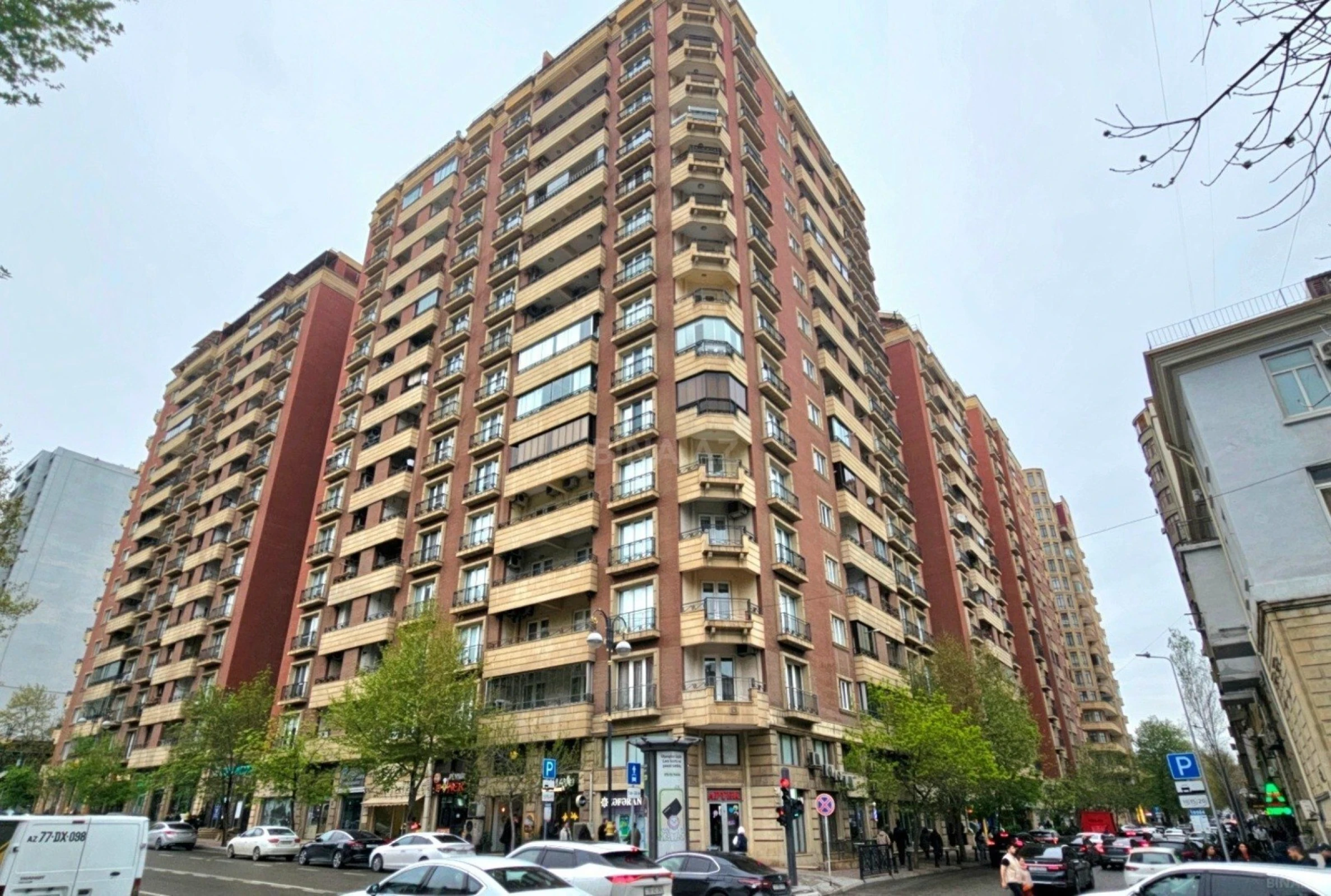 Kirayə verilir 3 otaqlı mənzil 185 m²