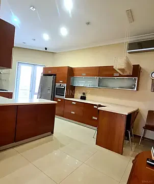 Kirayə verilir 3 otaqlı mənzil 185 m²
