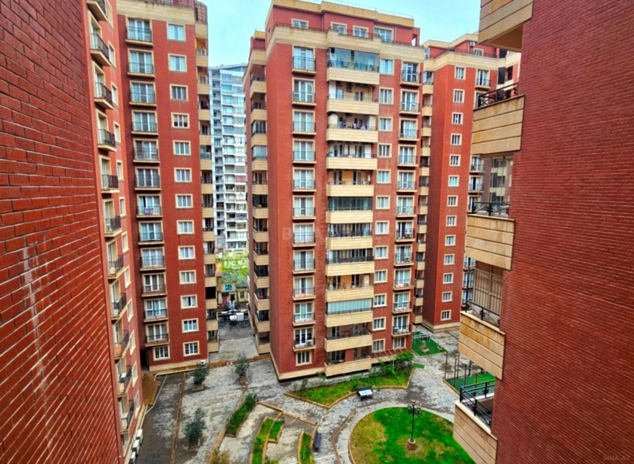 Kirayə verilir 3 otaqlı mənzil 185 m²