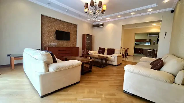 Kirayə verilir 3 otaqlı mənzil 185 m²