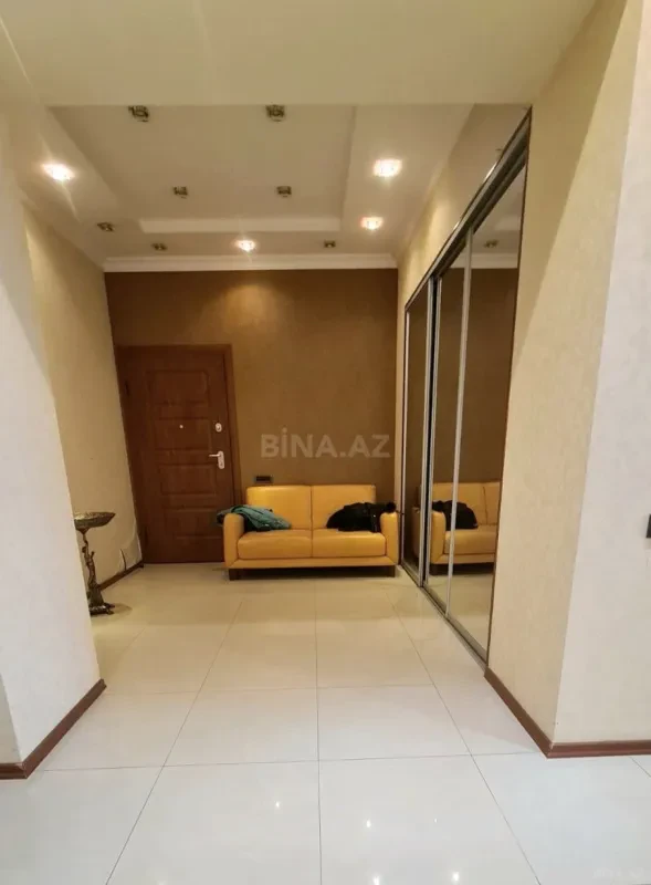 Kirayə verilir 3 otaqlı mənzil 185 m²
