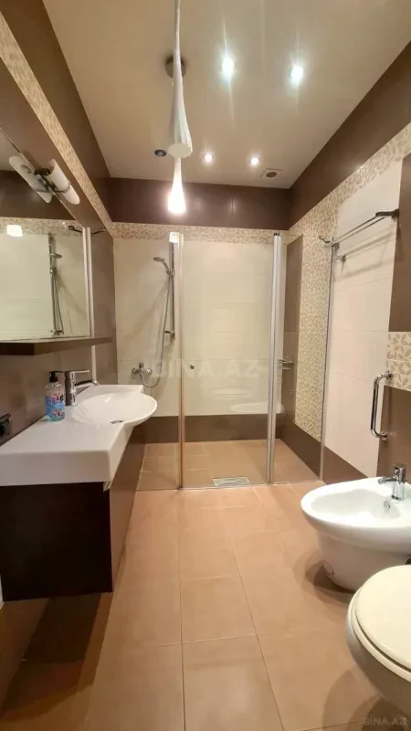 Kirayə verilir 3 otaqlı mənzil 185 m²