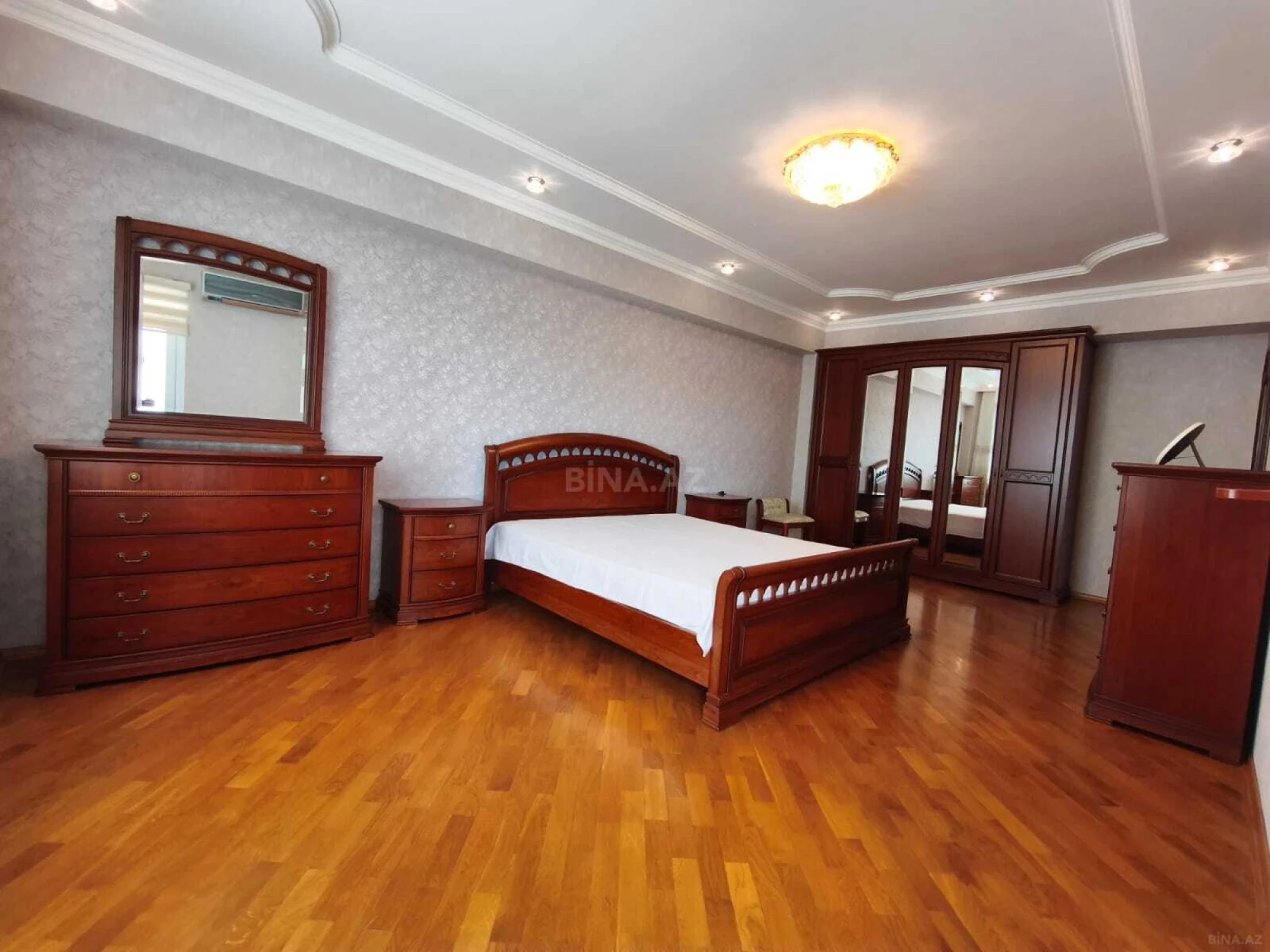 Satılır 3 otaqlı mənzil 95 m²