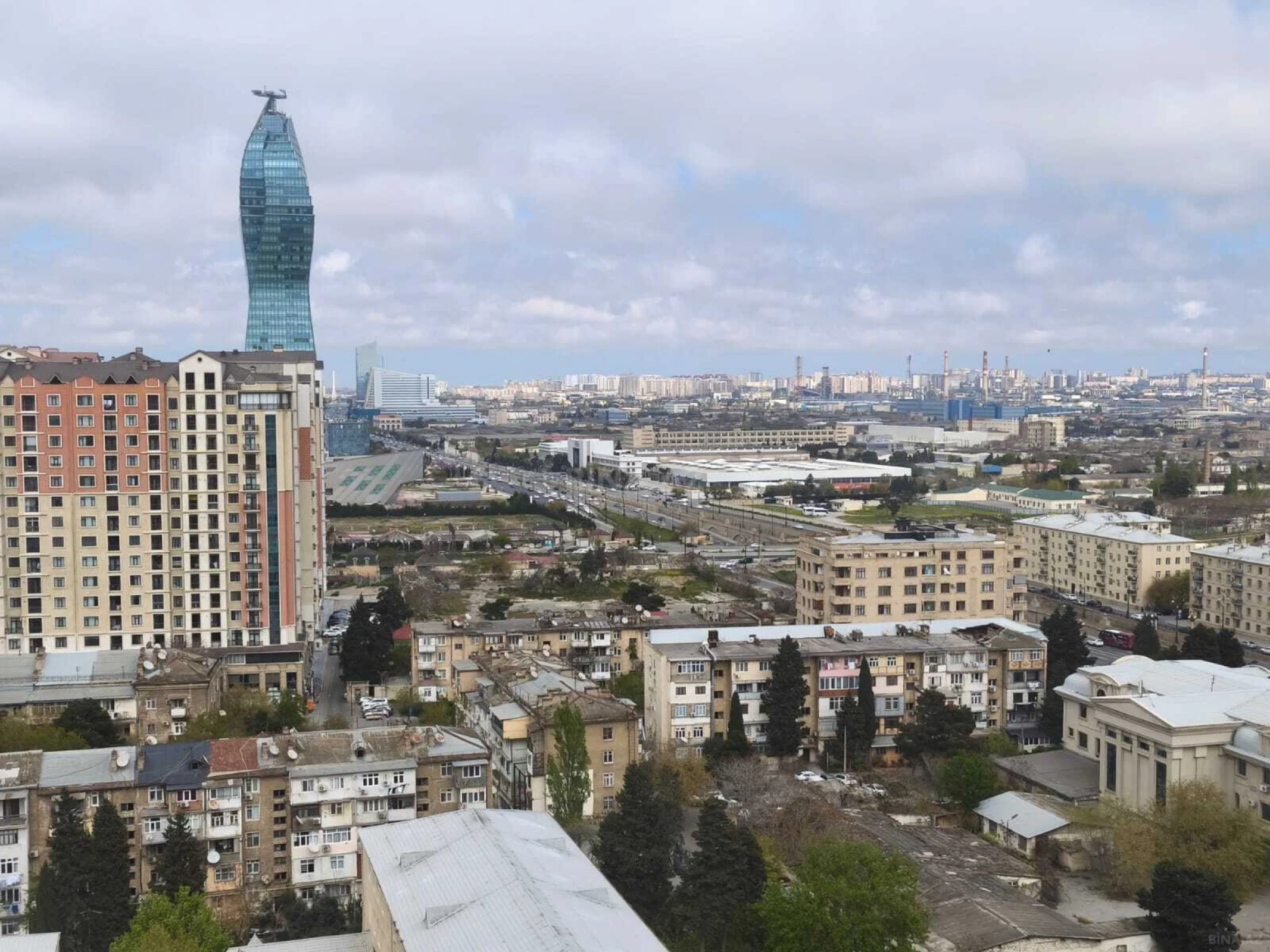Satılır 3 otaqlı mənzil 95 m²