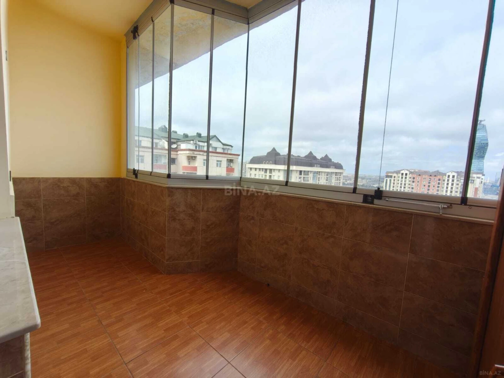 Satılır 3 otaqlı mənzil 95 m²