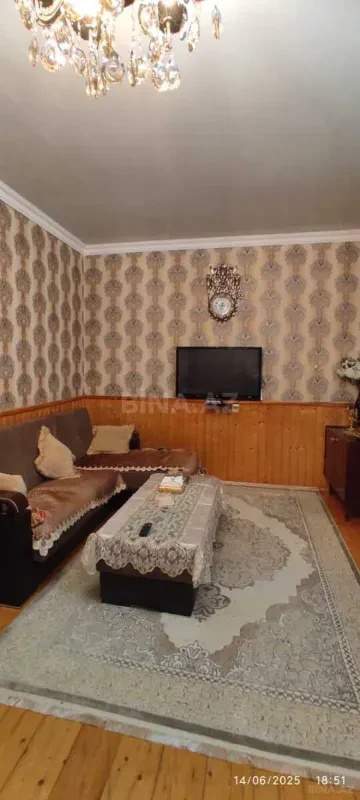 Satılır 8 otaqlı həyət evi 7 m²