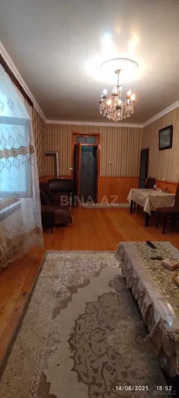Satılır 8 otaqlı həyət evi 7 m²