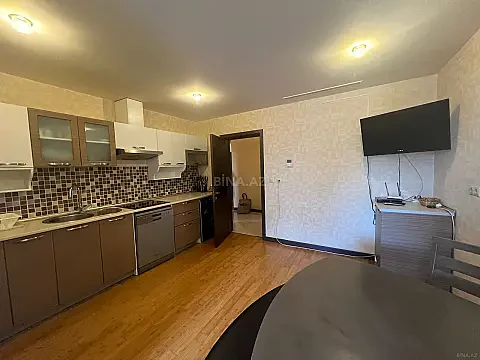 Kirayə verilir 4 otaqlı mənzil 200 m²