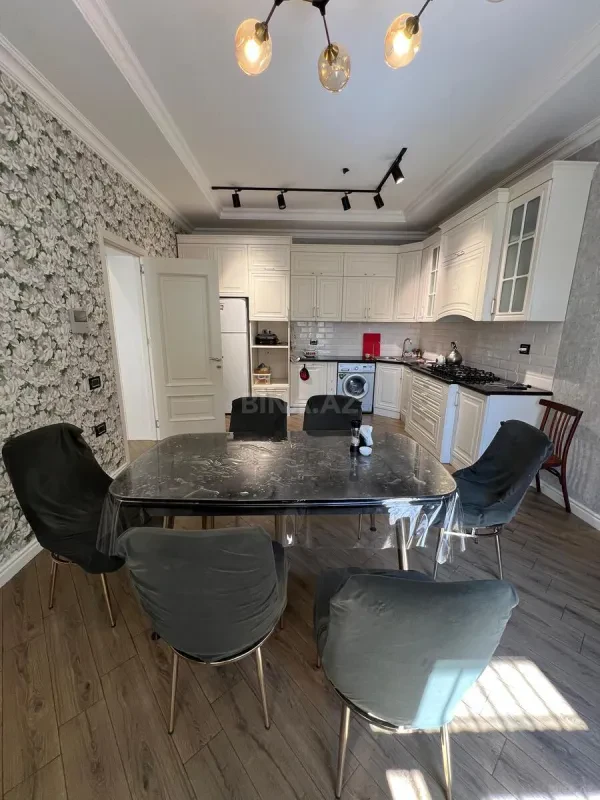 Satılır 7 otaqlı həyət evi 500 m²