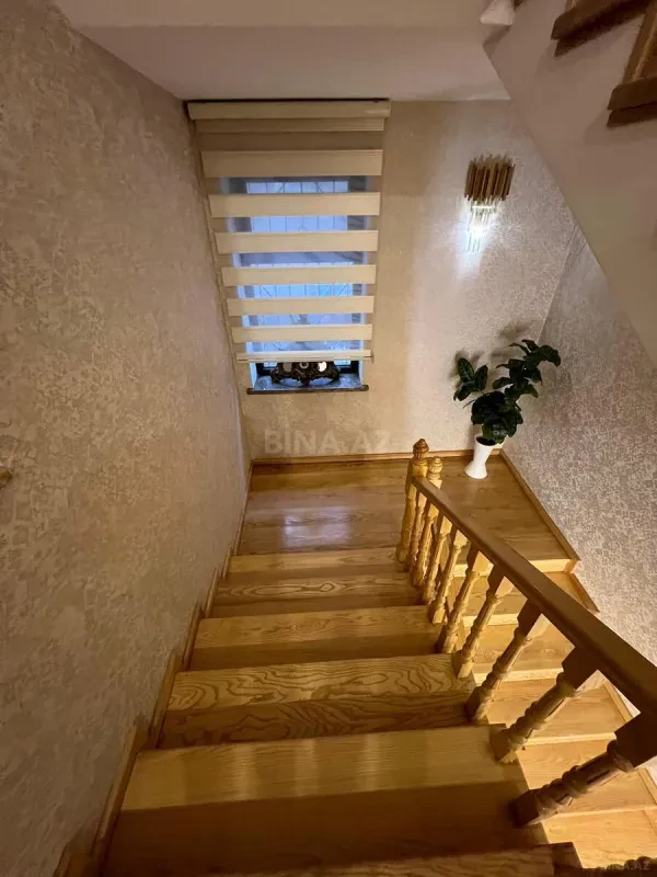 Satılır 7 otaqlı həyət evi 500 m²