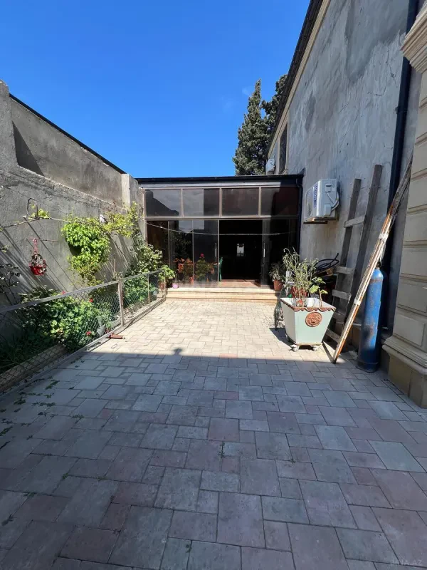 Satılır 7 otaqlı həyət evi 500 m²
