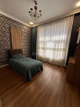 Satılır 7 otaqlı həyət evi 500 m²
