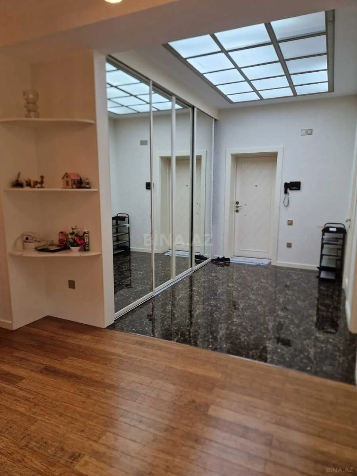 Kirayə verilir 4 otaqlı mənzil 200 m²