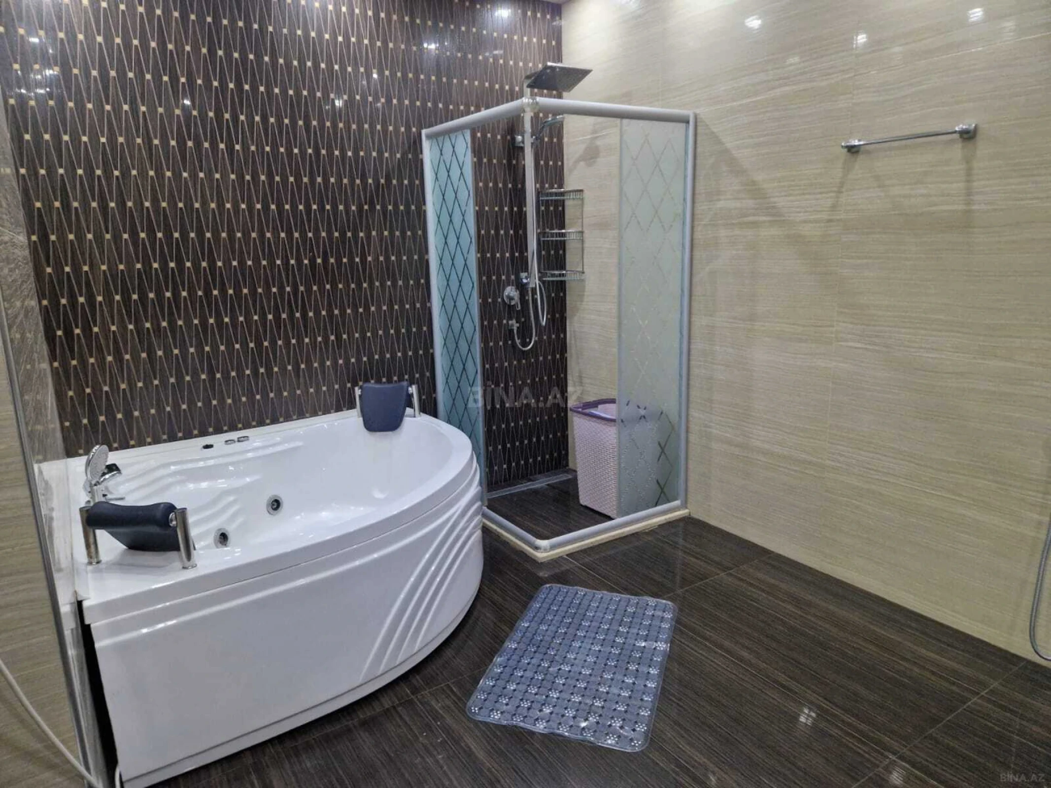 Kirayə verilir 4 otaqlı mənzil 200 m²