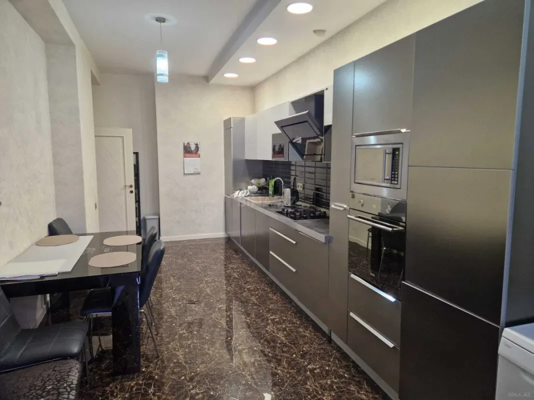 Kirayə verilir 4 otaqlı mənzil 200 m²