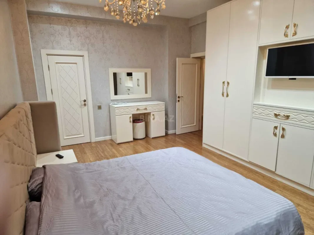 Kirayə verilir 4 otaqlı mənzil 200 m²
