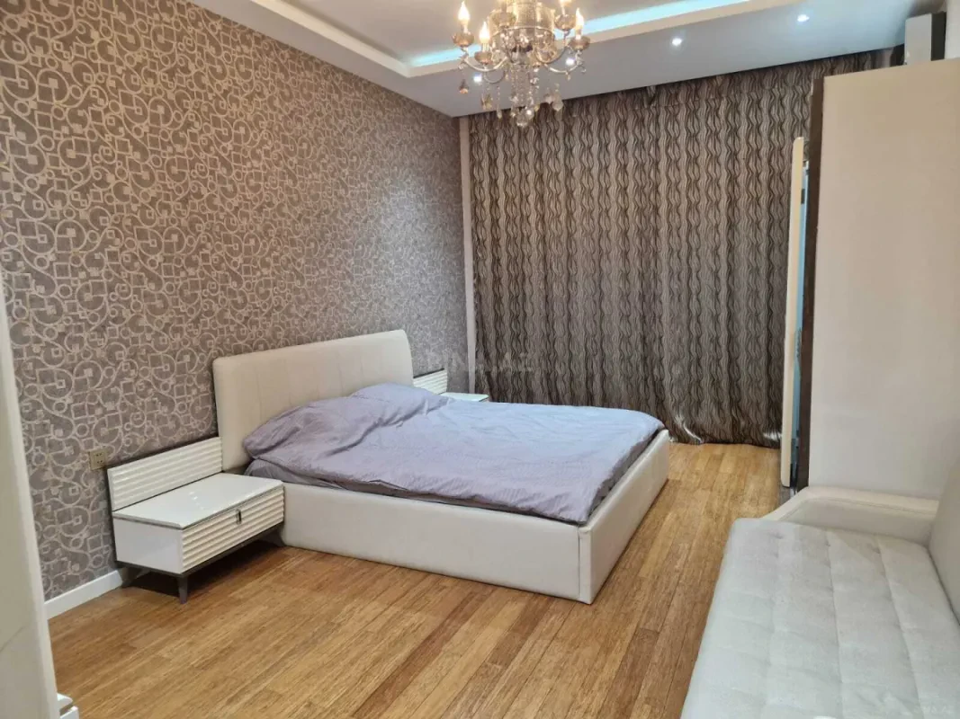 Kirayə verilir 4 otaqlı mənzil 200 m²