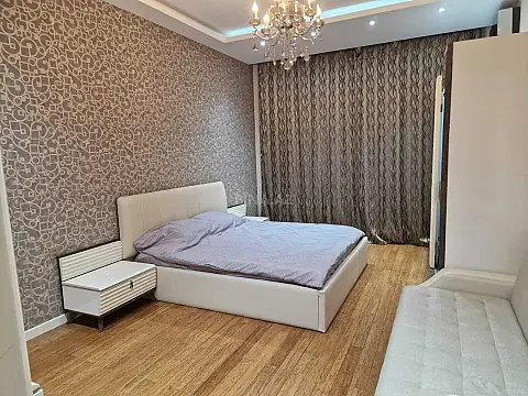 Kirayə verilir 4 otaqlı mənzil 200 m²
