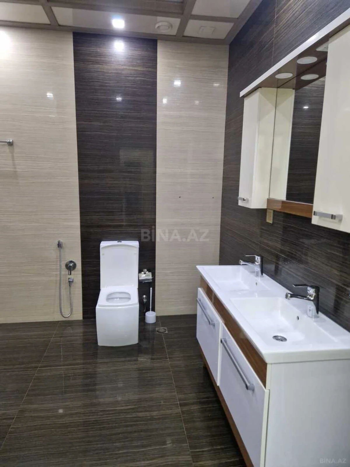 Kirayə verilir 4 otaqlı mənzil 200 m²