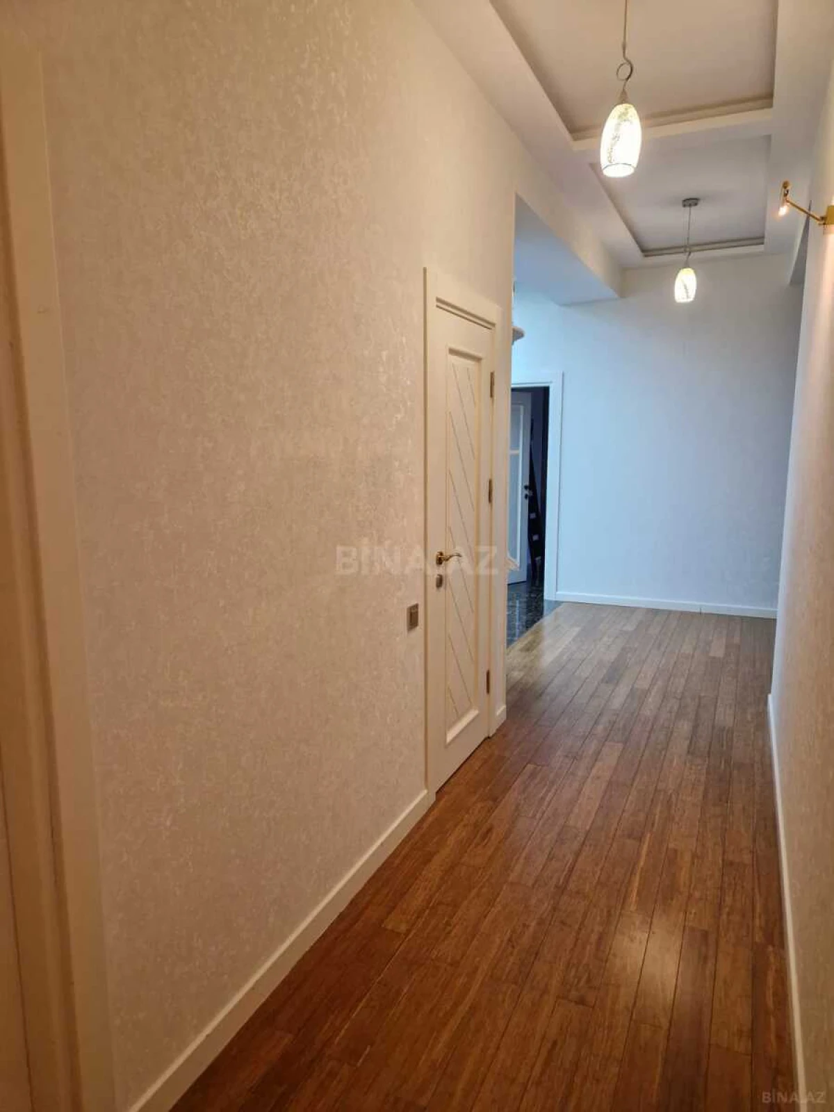 Kirayə verilir 4 otaqlı mənzil 200 m²