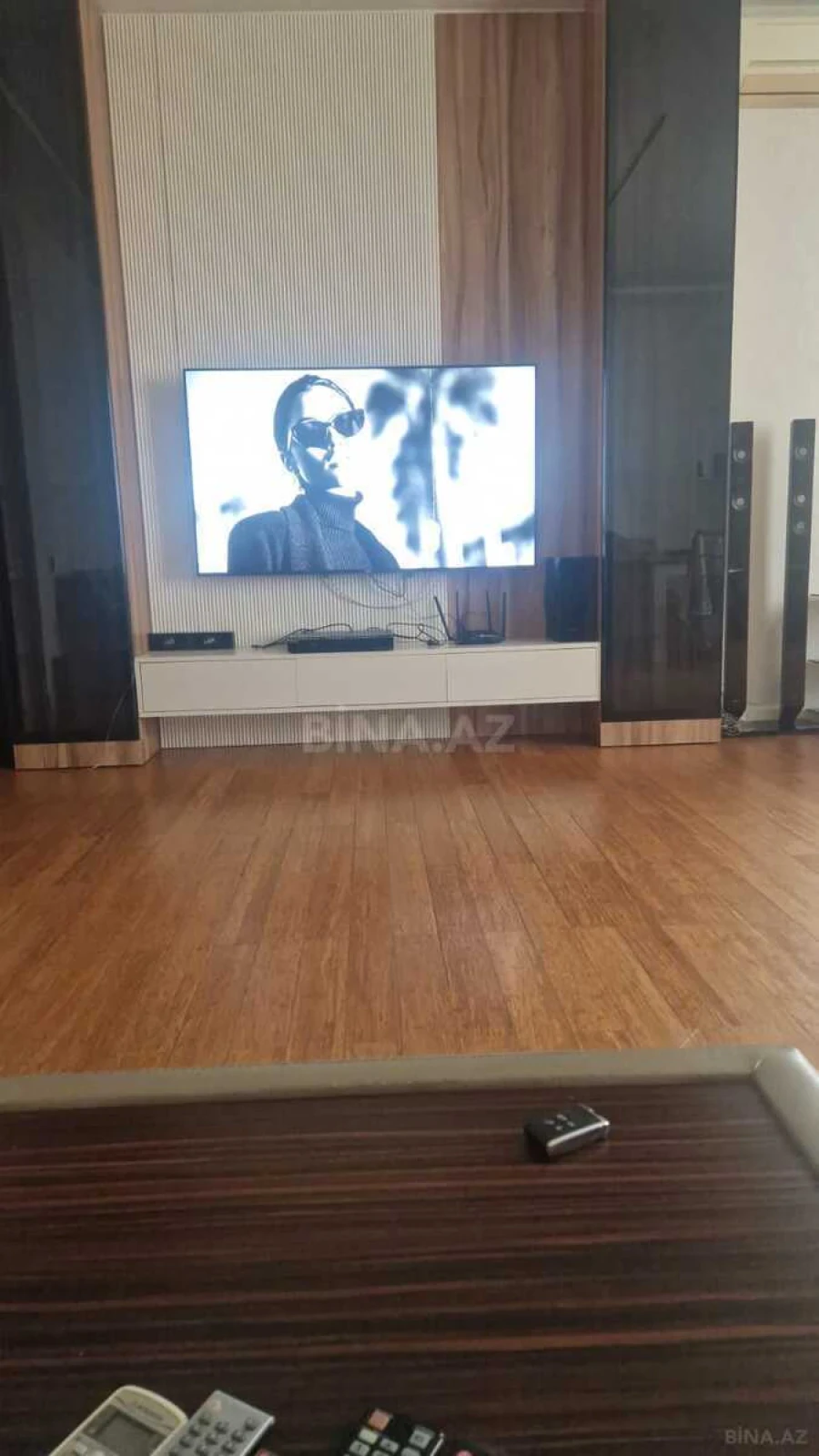 Kirayə verilir 4 otaqlı mənzil 200 m²