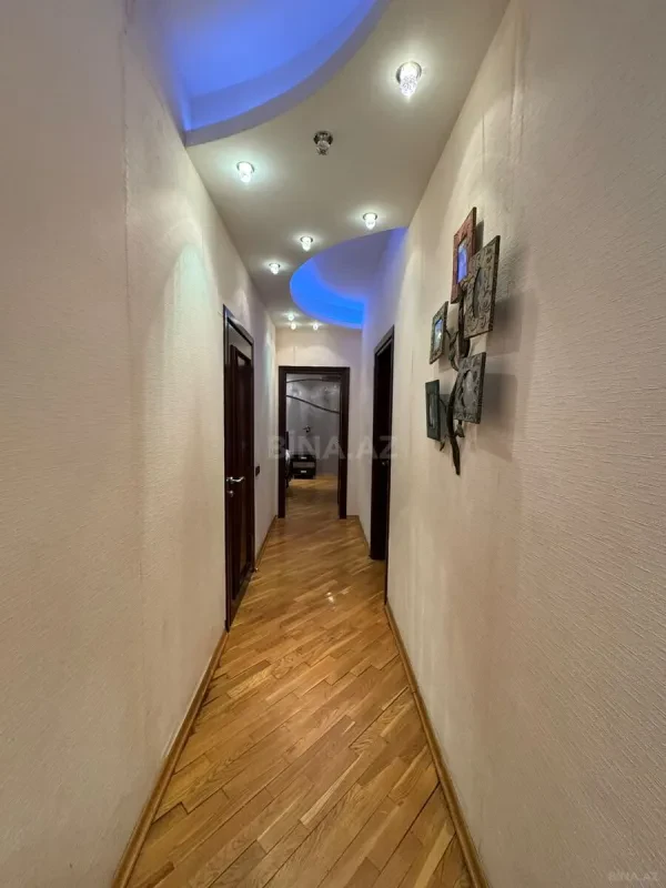 Satılır 3 otaqlı mənzil 148 m²