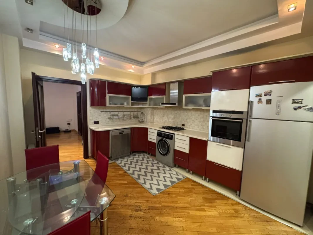Satılır 3 otaqlı mənzil 148 m²