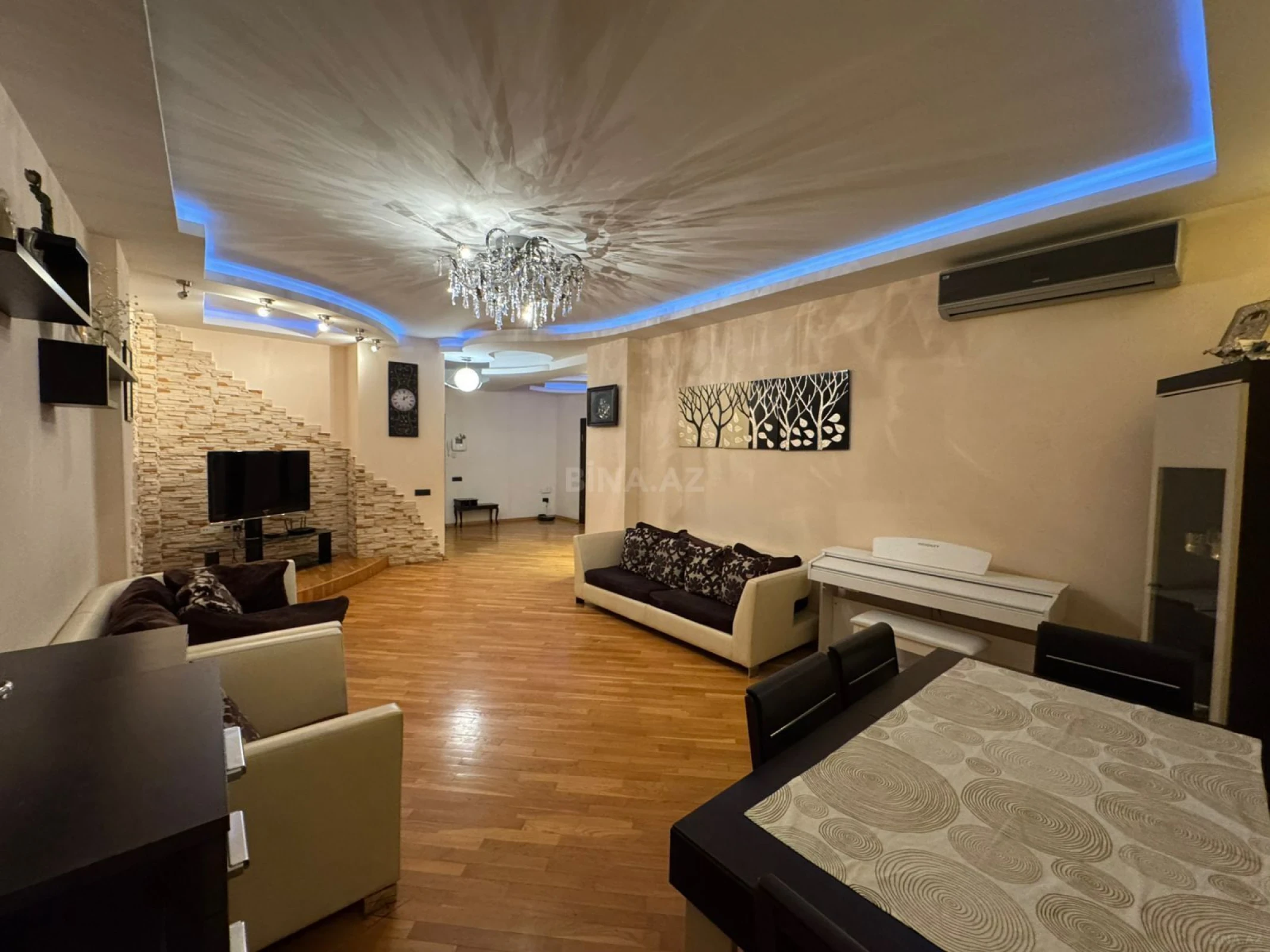 Satılır 3 otaqlı mənzil 148 m²