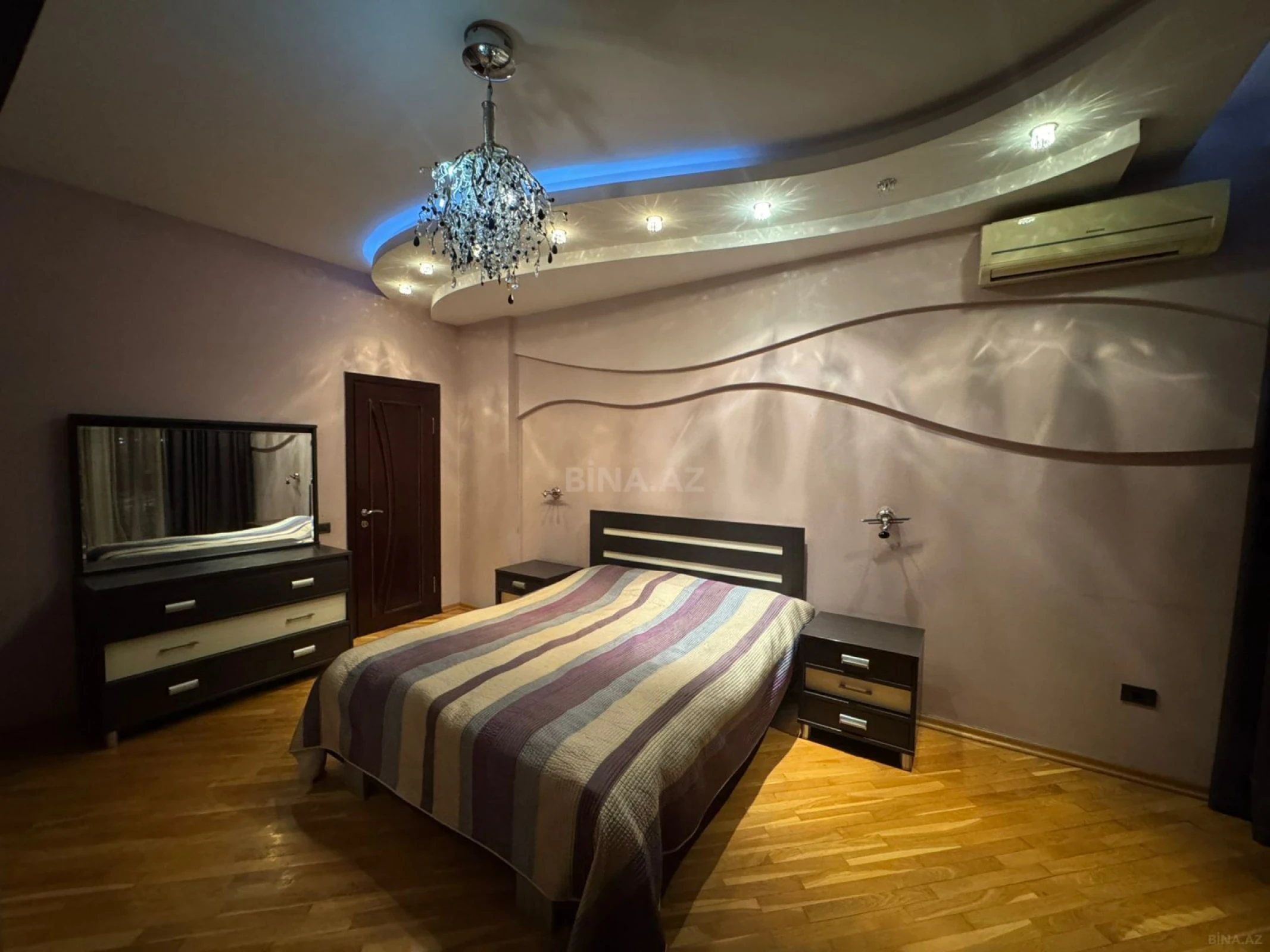 Satılır 3 otaqlı mənzil 148 m²
