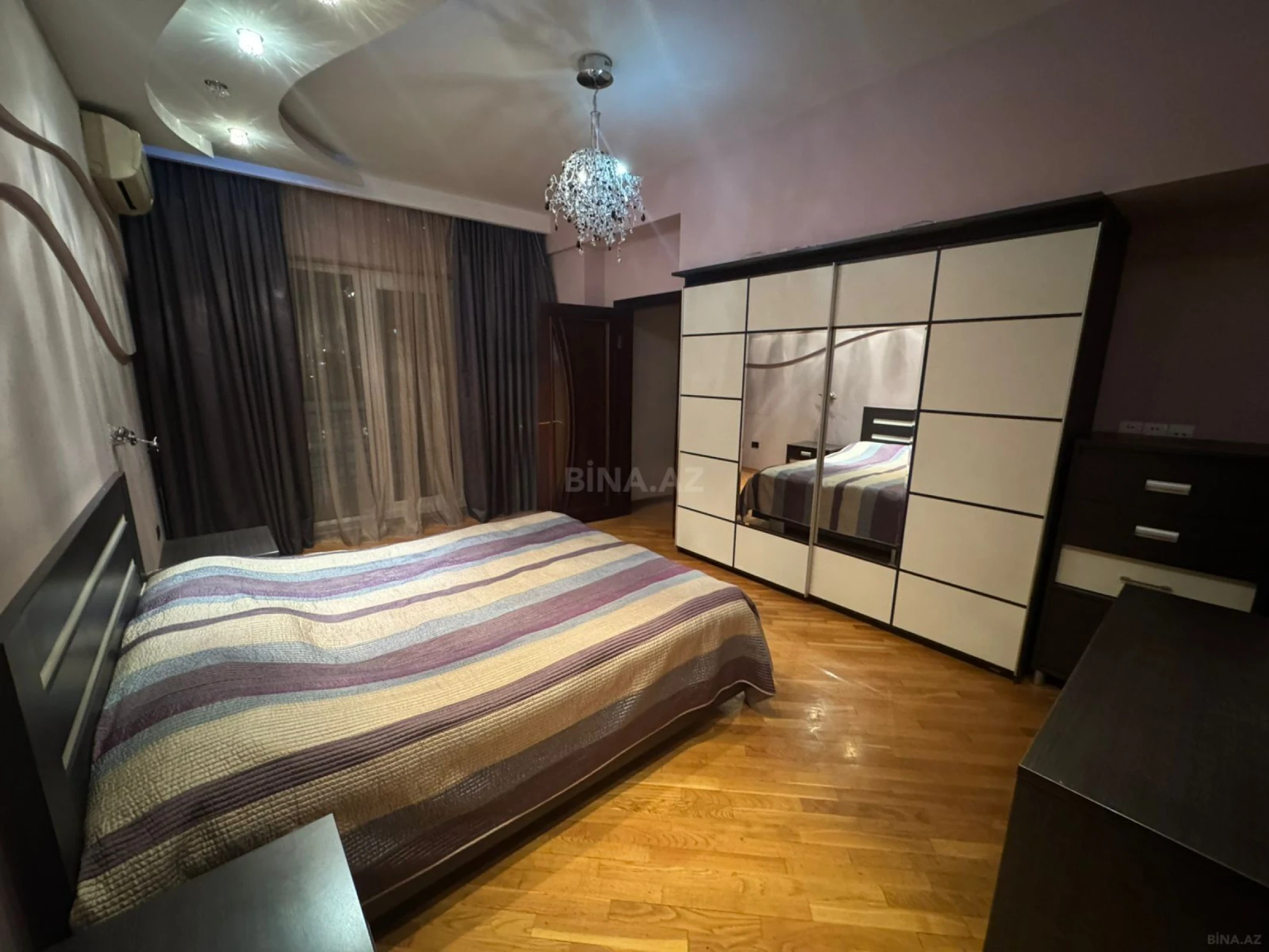 Satılır 3 otaqlı mənzil 148 m²
