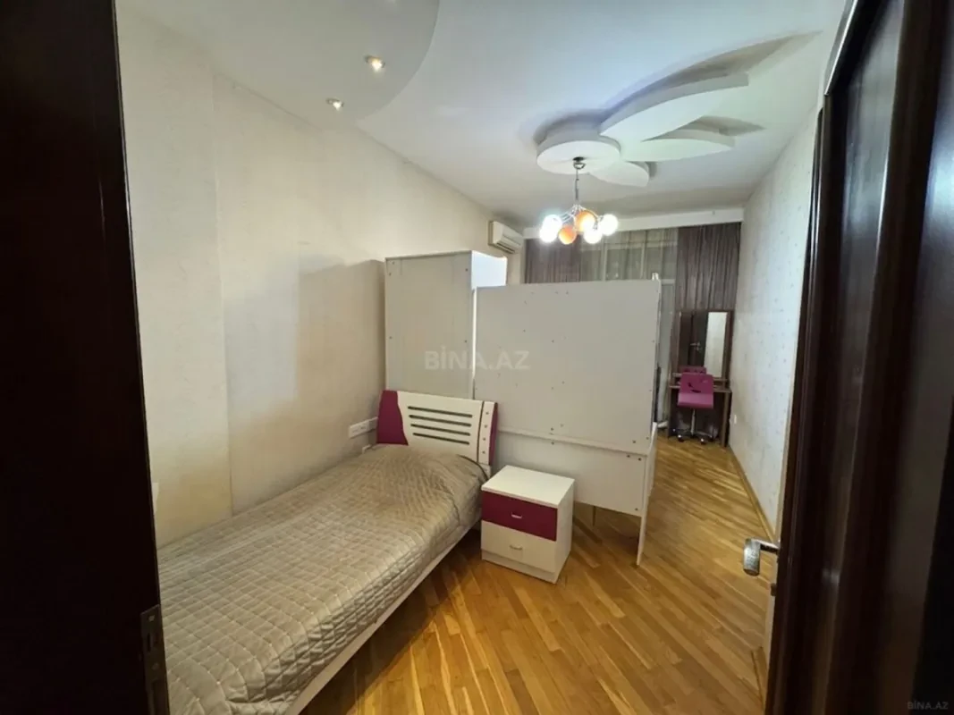 Satılır 3 otaqlı mənzil 148 m²